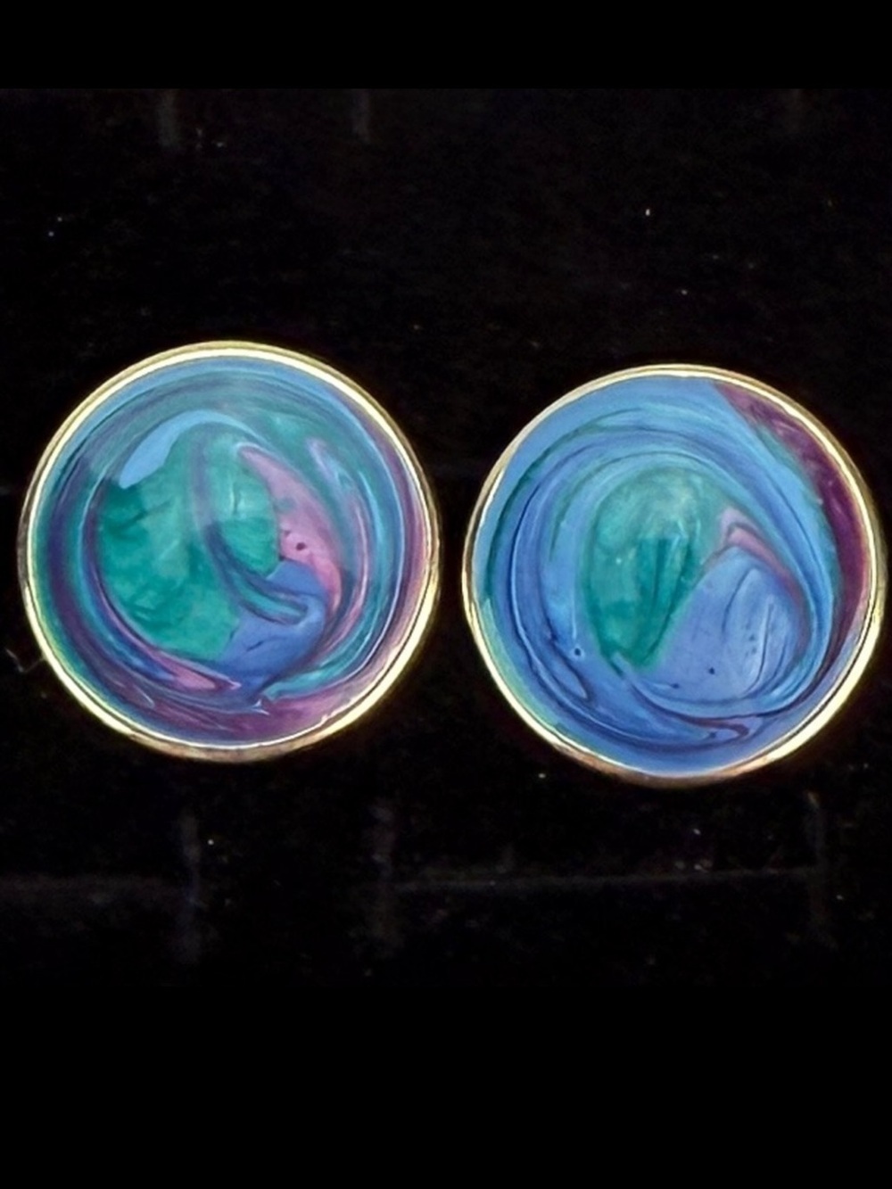 Beautiful vintage lightweight goldtone blue green swirl pierced earrings